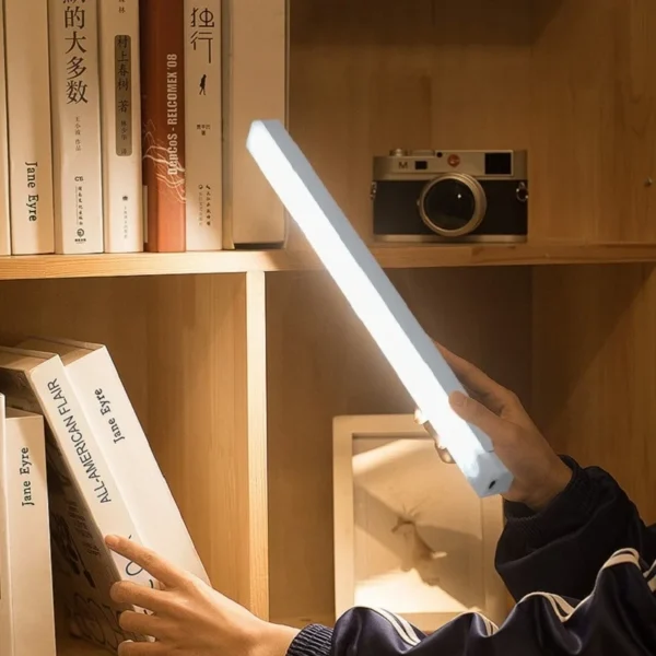 USB Ricaricabile Wireless Motion Sensor LED Bar Light - Luce Notturna a Sensore di Movimento Senza Fili, Luce Magnetica per Cucina, Mobile e Armadio, Lampada Cordless Induzione, Facile da Installare - immagine 3