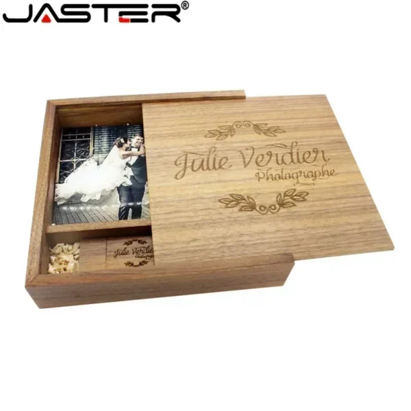 JASTER Maple Photo Album USB Flash Drive con Scatola in Legno – Pendrive 8GB, 16GB, 32GB, 64GB, 128GB Personalizzabile con Logo – Regalo per Fotografia, 17017035mm - immagine 4