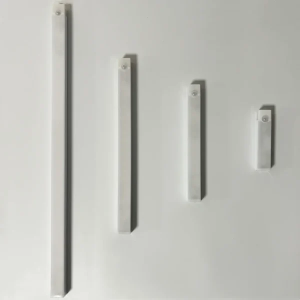 Luce Notturna LED a Sensore di Movimento Ricaricabile USB-C – Lampada Induzione Wireless per Armadio, Comodino, Specchio, Mobile, Strip LED Portatile - immagine 3